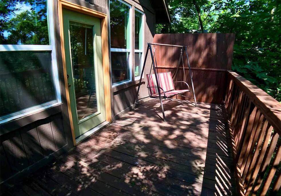 Chateau Treehouse #11 @ Oak Crest Cottages And Treehouses 尤里卡斯普林斯 外观 照片